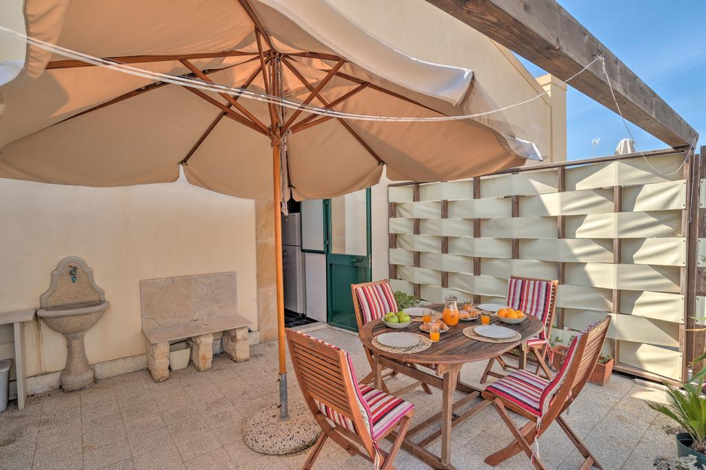 Appartamenti Pomelia Punta Secca Bagian luar foto